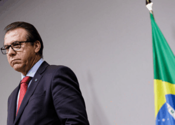Ministro do Trabalho, Luiz Marinho, afirma que fim da escala 6x1 é inevitável e defende jornada de 40 horas semanais. Ele também critica a pejotização e defende proteção aos trabalhadores.