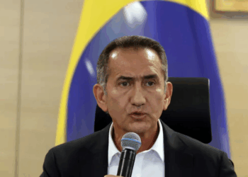 Após o tornado que destruiu 90% da área urbana de Rio Bonito do Iguaçu (PR) e causou seis mortes, o governo federal envia equipes e prepara liberação de recursos emergenciais para reconstrução e apoio às famílias afetadas.