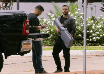 PF utiliza arma anti-drone em frente à Superintendência após prisão de Bolsonaro
