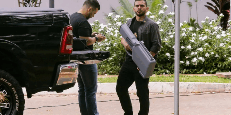 PF utiliza arma anti-drone em frente à Superintendência após prisão de Bolsonaro