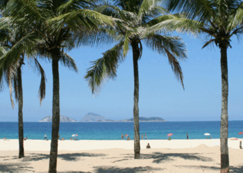 Cariocas devem se preparar para fim de semana com temperaturas entre 19°C e 29°C, céu nublado e pancadas de chuva. Instabilidade se mantém até segunda-feira, alerta Alerta Rio.
