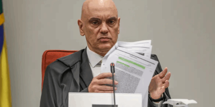 STF determina manifestação da defesa após Bolsonaro admitir violação da tornozeleira