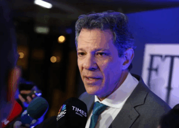 O Congresso aprovou a ampliação da faixa de isenção do Imposto de Renda para quem ganha até R$ 5 mil, medida que entra em vigor em janeiro de 2026 e busca reduzir desigualdade e estimular a economia.