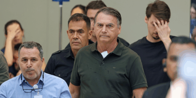 Médico e advogado visitam Bolsonaro antes de audiência de custódia
