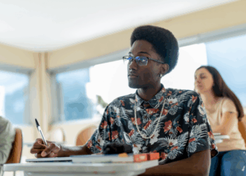 Enade 2025 será aplicado neste domingo para cursos de bacharelado e tecnologia