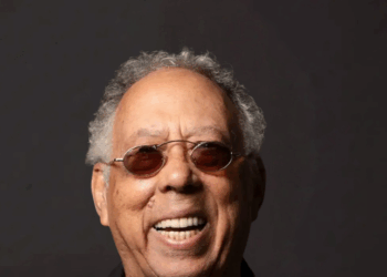 O músico Jards Macalé morreu aos 82 anos no Rio de Janeiro. Conhecido por sua contribuição à MPB e ao cinema, ele será velado nesta terça-feira no Palácio Gustavo Capanema.