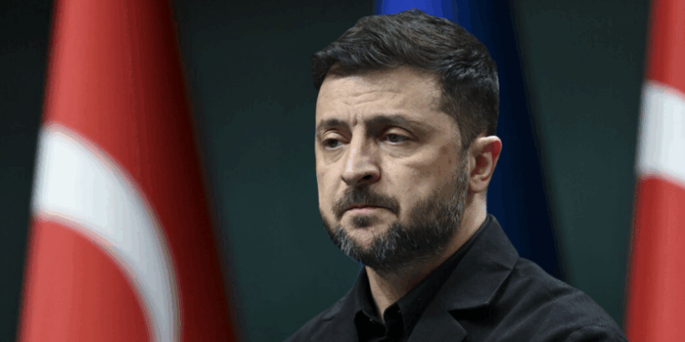 Presidente dos EUA afirma que Rússia está pronta para negociar, mas Kiev resiste