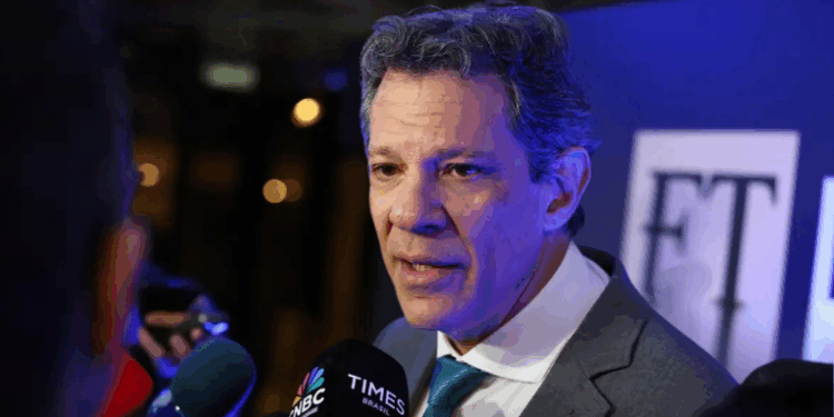 O Congresso aprovou a ampliação da faixa de isenção do Imposto de Renda para quem ganha até R$ 5 mil, medida que entra em vigor em janeiro de 2026 e busca reduzir desigualdade e estimular a economia.