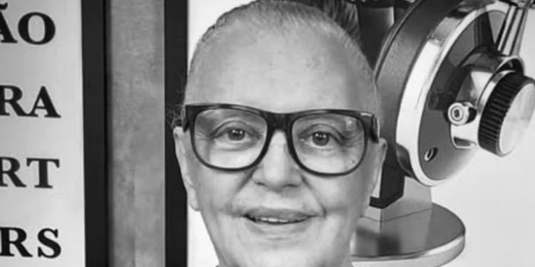 Ilka Pinheiro, uma das vozes mais marcantes da dublagem brasileira, morreu aos 86 anos no Rio de Janeiro. Relembre sua trajetória, personagens e legado no audiovisual.