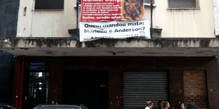 Após 18 anos de disputa, a Ocupação Manuel Congo no Centro do Rio é inaugurada oficialmente com titulação coletiva de 42 famílias, requalificação do edifício e projetos de geração de energia limpa.