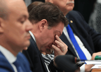 Meta descrição: Alexandre Ramagem, deputado federal do PL-RJ, está nos Estados Unidos após ser condenado a 16 anos de prisão por tentativa de golpe. Ele critica prisão preventiva de Bolsonaro e comenta uso da ABIN durante seu mandato.