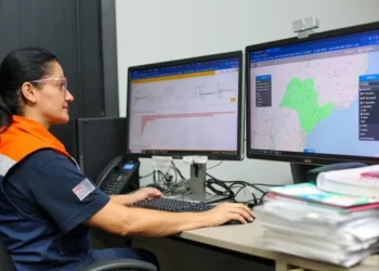 Ventos intensos no Sudeste: ciclone extratropical se afasta e causa estragos no Sul do Brasil