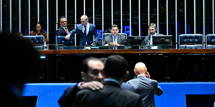 Senado aprova PL que reorganiza força de trabalho após privatizações no setor elétrico