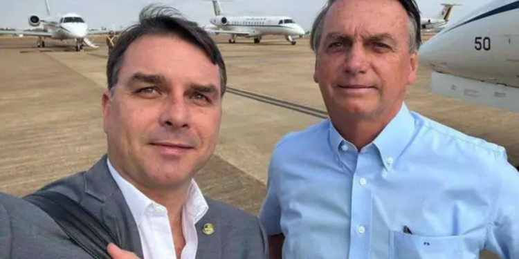Carta de Bolsonaro confirma Flávio como pré-candidato ao Planalto em 2026