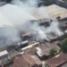 Galpão pega fogo em Duque de Caxias e causa explosões no bairro Figueira