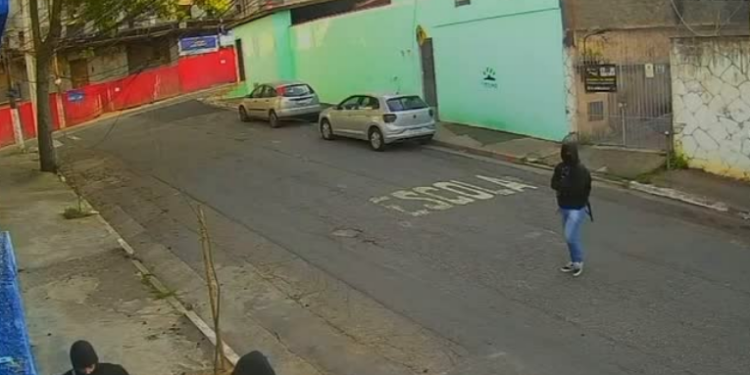 Quadrilha invade empresa de segurança e rouba 35 armas na zona sul de São Paulo