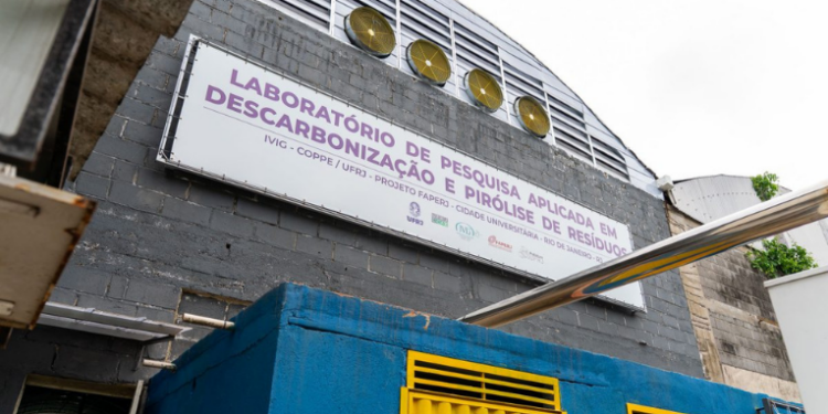 UFRJ inaugura laboratório que transforma resíduos e CO₂ em produtos para energia e indústria
