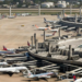 A Anac aprovou o edital para repactuação da concessão do Aeroporto Internacional do Rio/Galeão. Leilão está marcado para março de 2026, com lance mínimo de R$ 932 milhões.