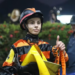 Joaquim Pavoski Dapper, de 16 anos, morre após queda em corrida no Hipódromo da Gávea; família, comunidade e entidades esportivas lamentam a perda precoce do jovem aprendiz de turfe.