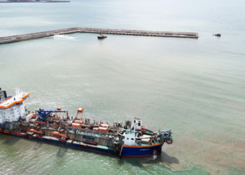 Porto do Açu e Van Oord iniciam parceria inédita de dragagem com diesel verde no Brasil