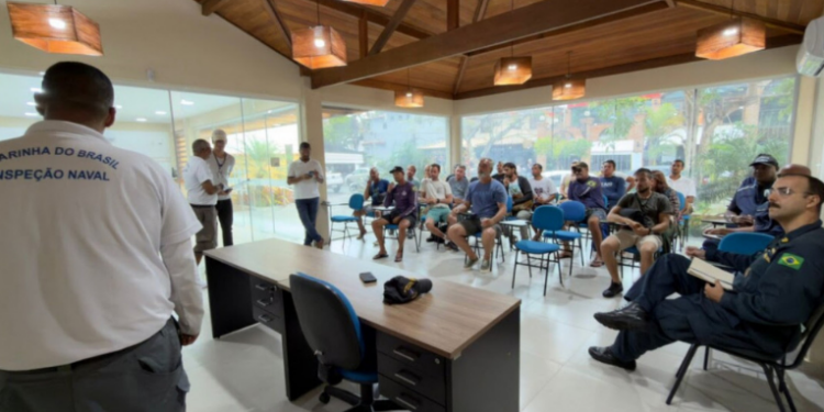 Búzios recebe reunião da Marinha para alinhar regras de navegação na alta temporada