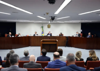 Tribunal ordena comprovação médica de Augusto Heleno em processo judicial