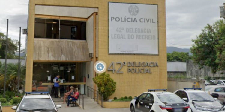 Polícia prende cantor de igreja suspeito de abusar de uma criança no Recreio; prisão temporária foi decretada e celular será periciado.