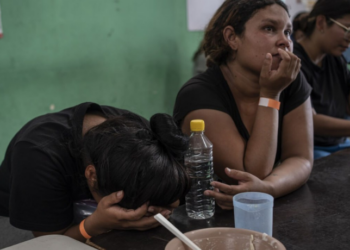 Migrantes deportados enfrentam falta de apoio e longas esperas para recomeçar no México