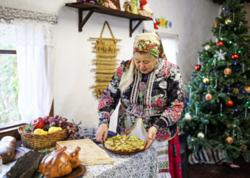 Saiba por que o Natal na Rússia é comemorado em janeiro, entenda a influência do calendário juliano, as tradições da Igreja Ortodoxa Russa, os costumes familiares e os rituais que marcam a data.