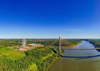 Brasil e Paraguai inauguram a Ponte Internacional da Integração entre Foz do Iguaçu e Presidente Franco, ampliando mobilidade, comércio e integração regional.