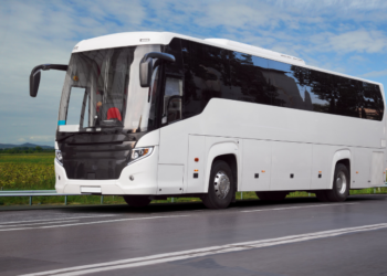 Prefeitura do Rio entrega 100 novos ônibus para a Zona Oeste e inicia renovação da frota em linhas que atendem cerca de 20 bairros da região.
