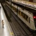 A venda presencial do passaporte especial do MetrôRio para o réveillon de Copacabana termina neste domingo (21). Bilhetes digitais estarão disponíveis a partir de segunda-feira, garantindo ida e volta na operação especial da noite de Ano Novo.