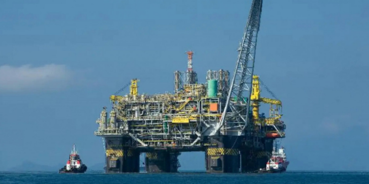 Paralisação de trabalhadores da Petrobras entra na segunda semana com estimativa de perdas de R$ 200 milhões por dia e impasse nas negociações do Acordo Coletivo de Trabalho.
