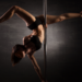 Igrejas protestantes na Alemanha adotam pole dance e apresentações artísticas em cultos, promovendo novas formas de expressão espiritual e atraindo públicos mais jovens.