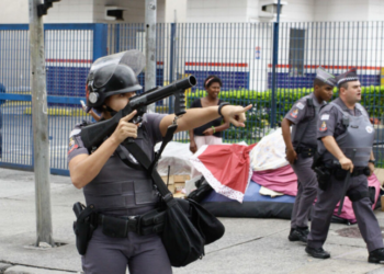Dados do Ministério Público de São Paulo revelam que policiais militares mataram 663 pessoas em 2025, superando todo o ano de 2024 e reacendendo o debate sobre segurança pública e uso da força.