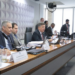 Convocação de Daniel Vorcaro pela CPMI do INSS eleva a pressão sobre bancos do setor de consignados. Daycoval, Pan, Agibank e BMG serão ouvidos pela comissão em meio a suspeitas de irregularidades.