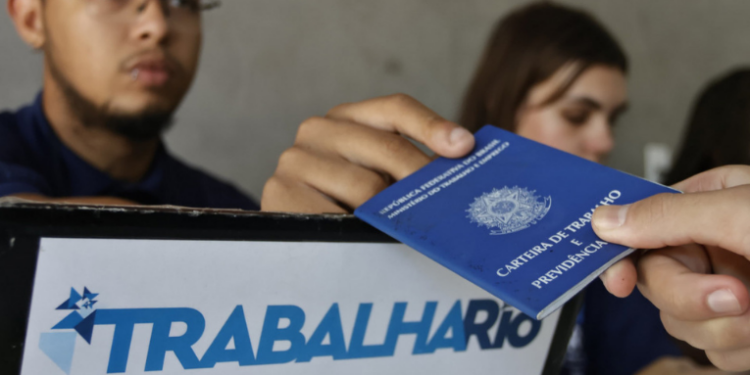 Programa Trabalha Rio percorre bairros do Rio de Janeiro oferecendo cadastro de currículos e acesso a vagas de emprego entre os dias 15 e 18, das 10h às 14h.