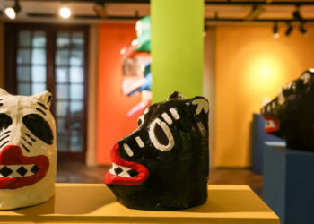 Exposição “Entre Máscaras e Gigantes: Os Juliões do Carnaval de Olinda” apresenta obras centenárias da família Vilela, incluindo a La Ursa, no Museu de Folclore Edison Carneiro, Rio de Janeiro, até 25 de fevereiro de 2026.