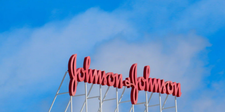 Tribunal da Califórnia determina que Johnson & Johnson pague US$ 40 milhões a duas mulheres que desenvolveram câncer de ovário após uso prolongado de talco para bebês.