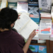 Mercado editorial brasileiro cresce em 2025, com expansão de empresas, geração de empregos e capilaridade nacional. Comércio varejista lidera empregos, e presença de livrarias está ligada a melhores índices sociais e culturais.