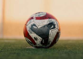Prefeitura do Rio e Governo do Estado decretam ponto facultativo a partir do meio-dia por causa dos jogos decisivos de Flamengo e Vasco nesta quarta-feira (17).