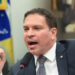Alexandre Ramagem, deputado federal condenado por tentativa de golpe, fugiu clandestinamente para os Estados Unidos. Polícia Federal detalha rota e STF pede extradição.
