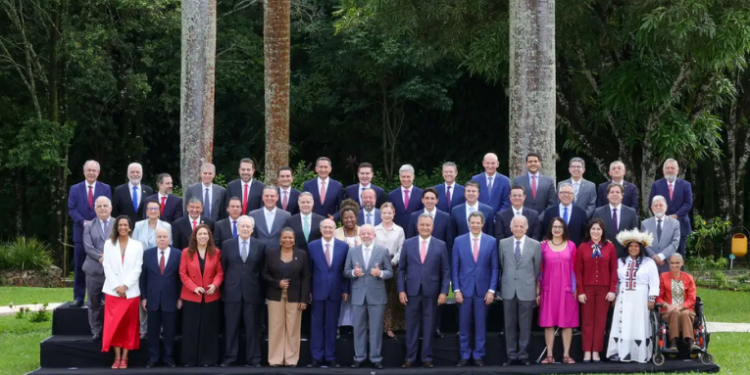 Em reunião ministerial de fim de ano, Lula defendeu aprimorar a comunicação do governo, afirmou que o Brasil vive um momento positivo e destacou que 2026 será decisivo para mostrar mudanças realizadas desde o início da gestão.