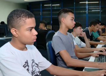 O programa 1MiO do Unicef Brasil já proporcionou 1.294.165 oportunidades a jovens de 14 a 29 anos, promovendo inclusão produtiva e desenvolvimento de habilidades para o mercado de trabalho.