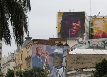 Um novo mural em homenagem a Milton Nascimento foi inaugurado na Lapa, Rio de Janeiro, celebrando sua carreira e reforçando a valorização de artistas negros na música brasileira.