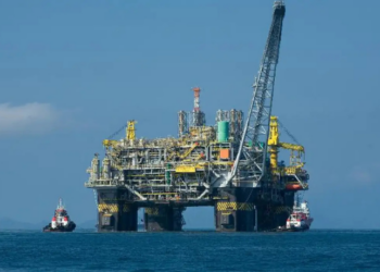 Um vazamento de gás paralisou totalmente a produção da plataforma P-40, na Bacia de Campos, Rio de Janeiro. Petrobras afirma que não houve feridos e investiga as causas do incidente.