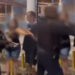 Uma idosa foi agredida com coronhada de fuzil por policial em Nilópolis, Baixada Fluminense. Polícia Militar afastou o agente e investigações seguem na 57ª DP.