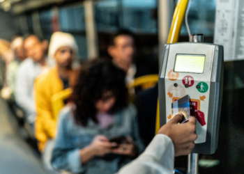 O Bilhete Único Intermunicipal (BUI) do Rio de Janeiro passa de R$ 8,55 para R$ 9,40. Programa atende cidadãos de baixa renda e integra múltiplos modais de transporte.