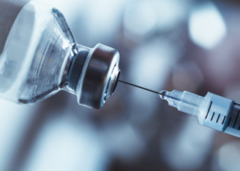 Brasil adquire primeiras doses da Butantan-DV, vacina nacional contra a dengue em dose única, com aplicação inicial em cidades-piloto e voluntários de estudos clínicos.