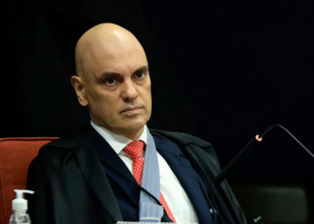 STF autoriza Jair Bolsonaro a se ausentar temporariamente da prisão para realizar cirurgia de hérnia em Brasília; prisão domiciliar não foi concedida.